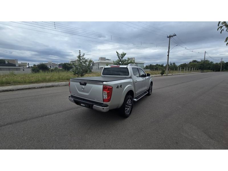 NISSAN - FRONTIER - 2021/2022 - Prata - R$ 176.900,00